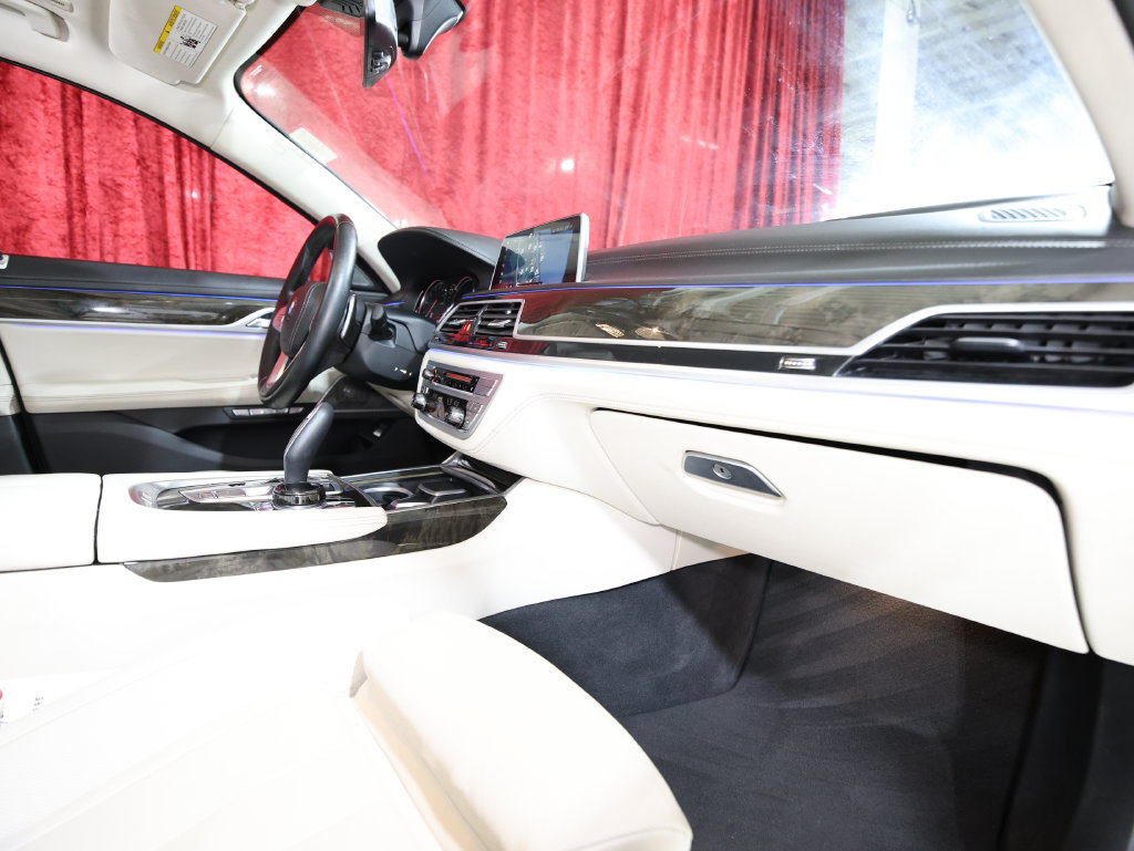 Used 2018 BMW 740i RWD image 28