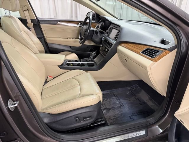 Used 2015 Hyundai Sonata Limited w/ Option Group 06 FWD image 7