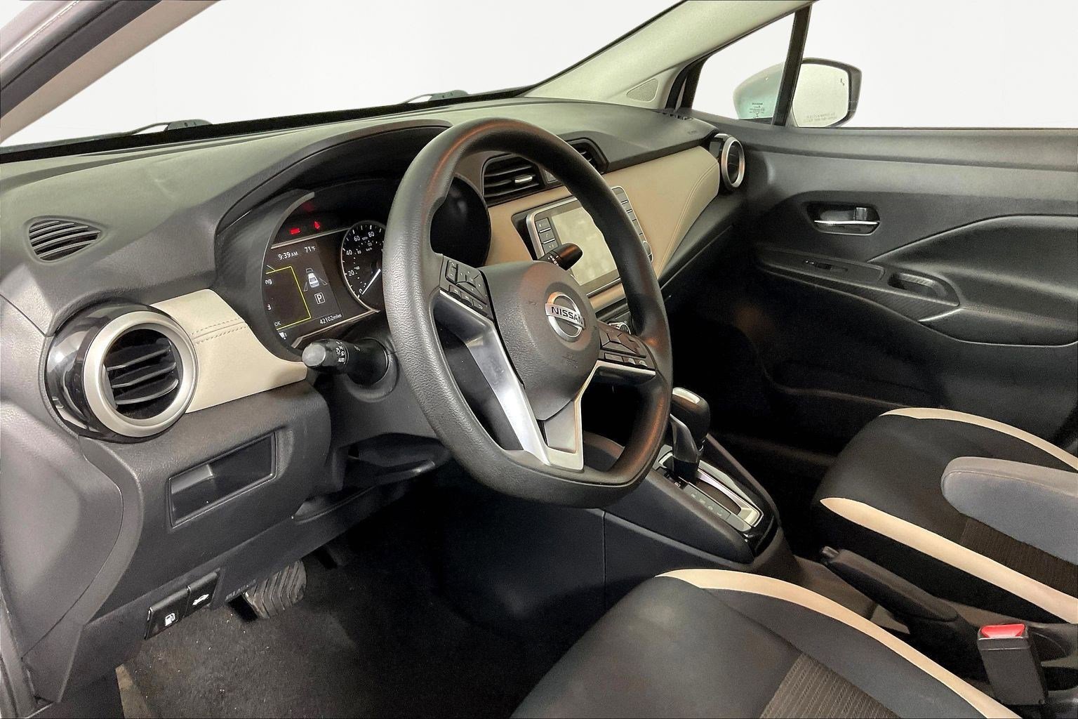 Certified 2020 Nissan Versa SV image 16