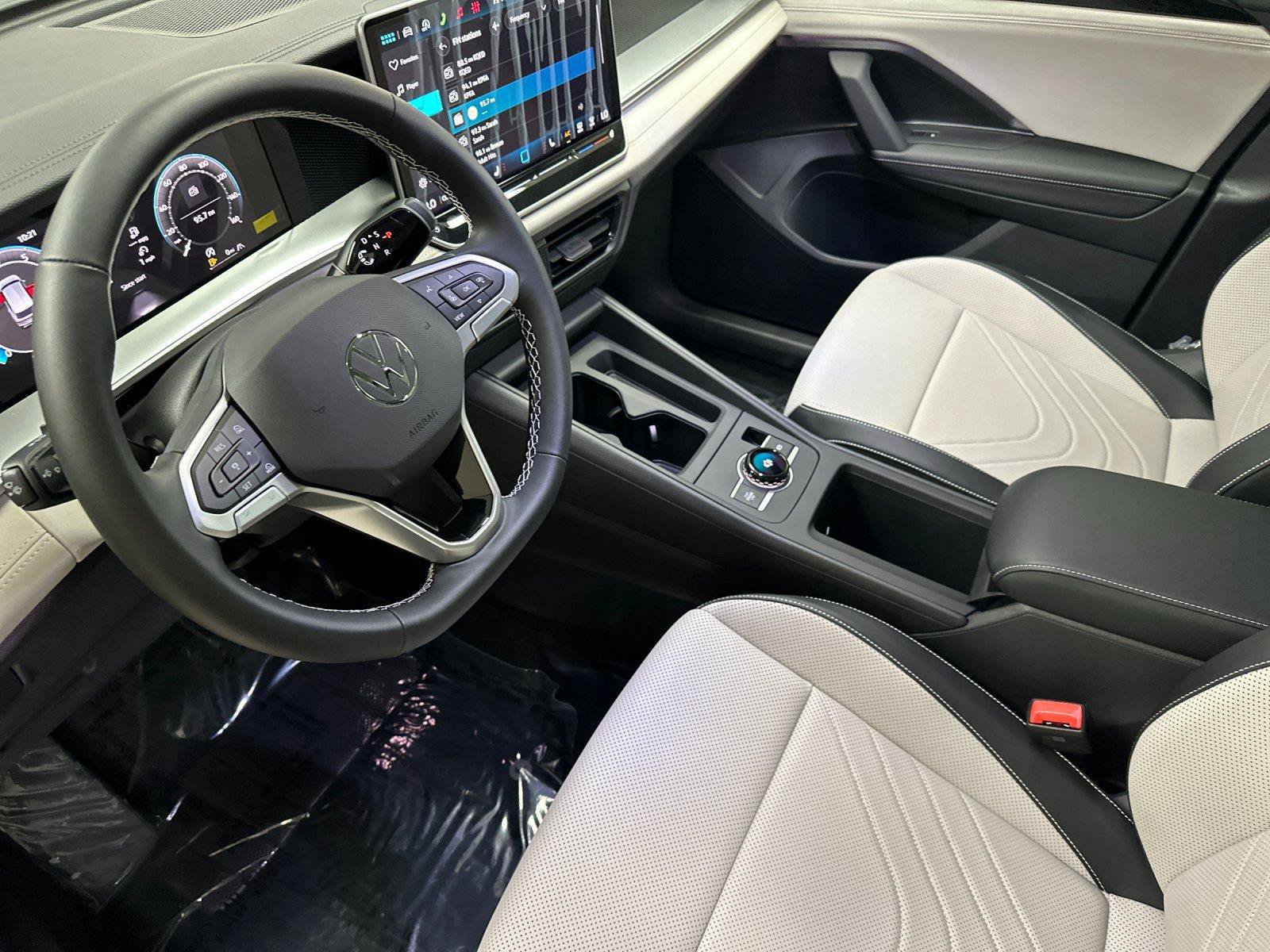 New 2026 Volkswagen Tiguan SE AWD/4WD image 9