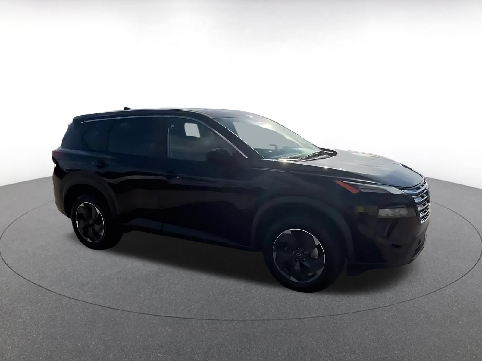 Used 2025 Nissan Rogue SV AWD/4WD image 2