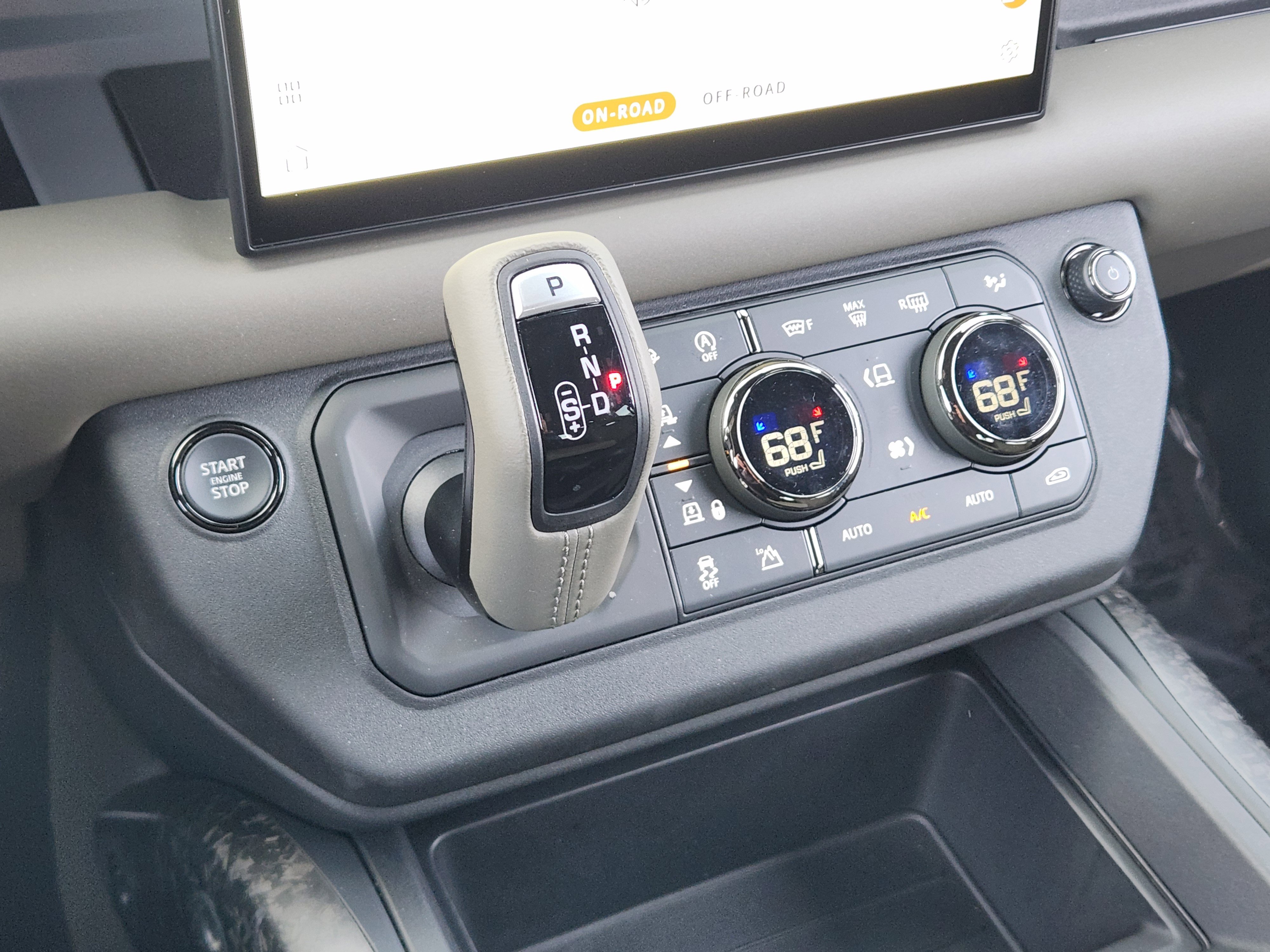 Certified 2025 Land Rover Defender 110 image 20