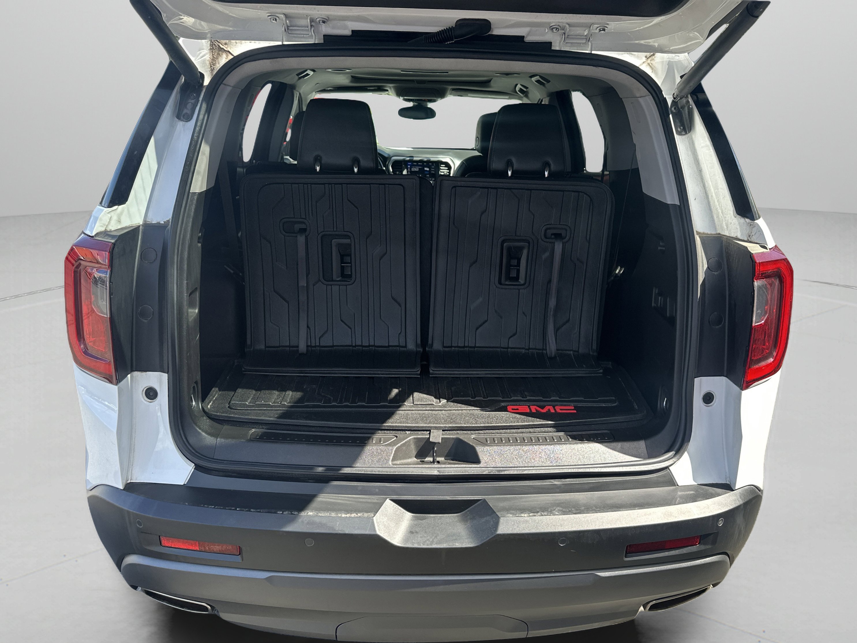 Used 2022 GMC Acadia AT4 w/ Technology Package image 7