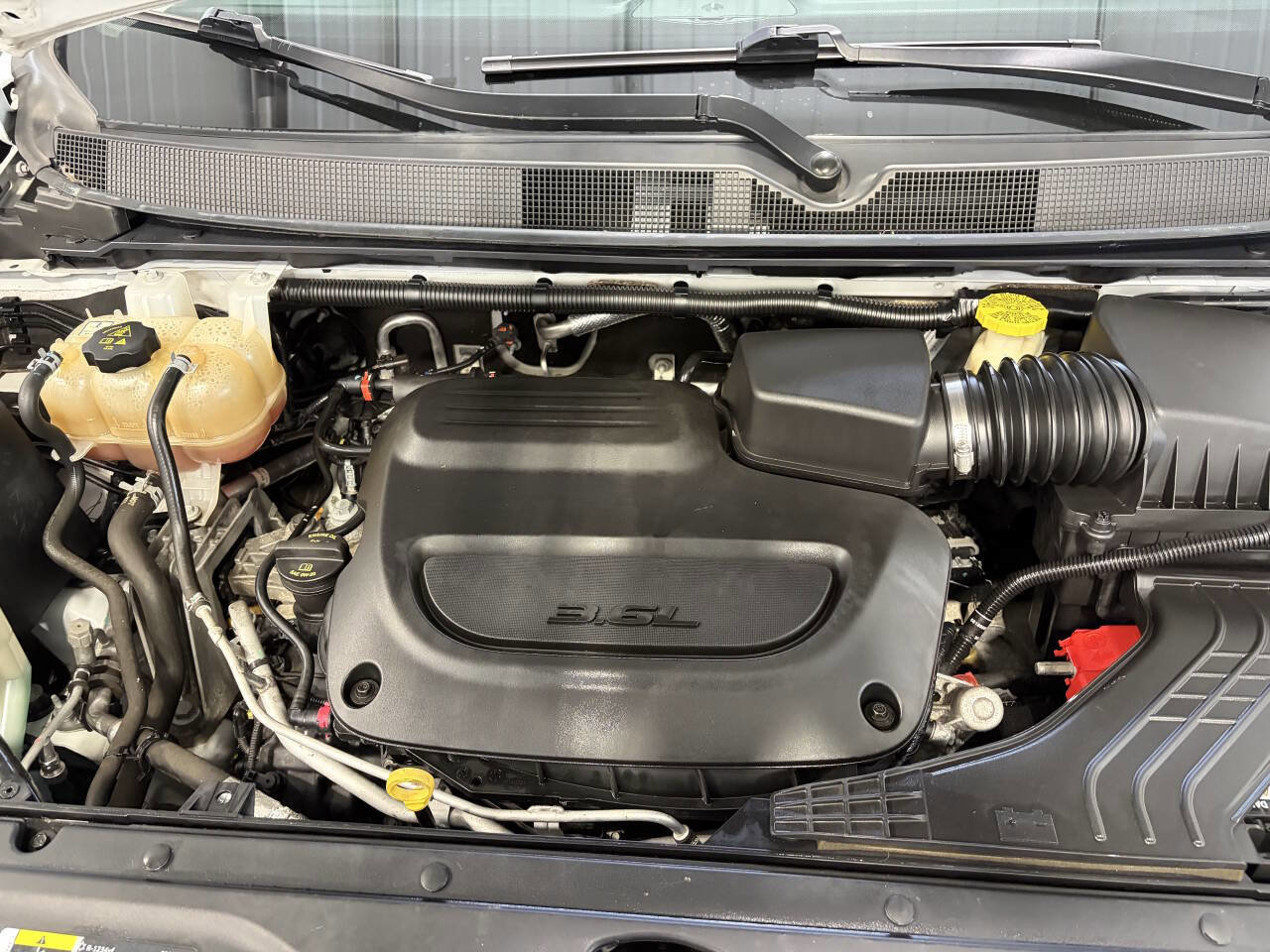 Used 2021 Chrysler Voyager LX image 30