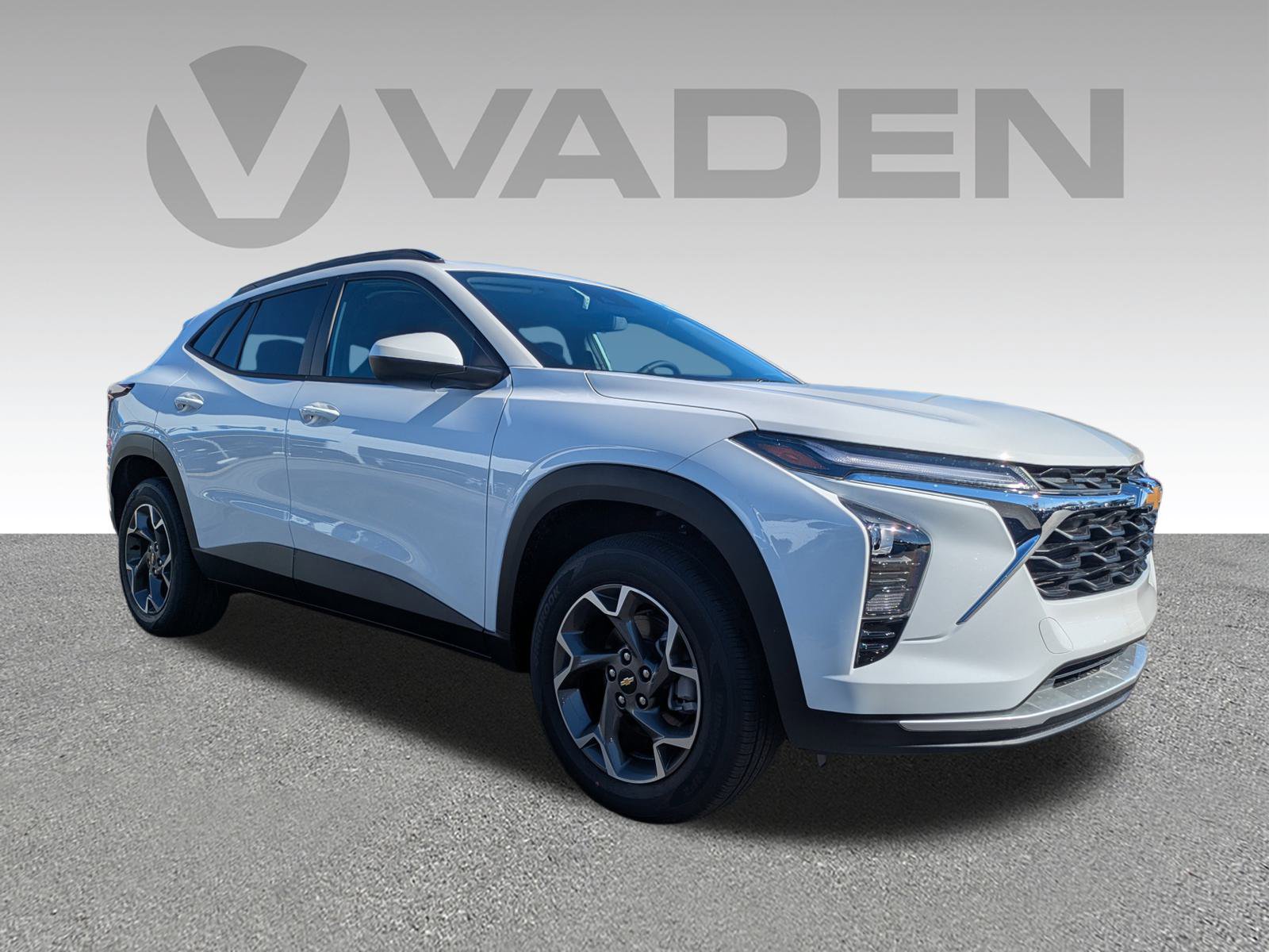 New 2026 Chevrolet Trax LT w/ Driver Confidence Package FWD image 3