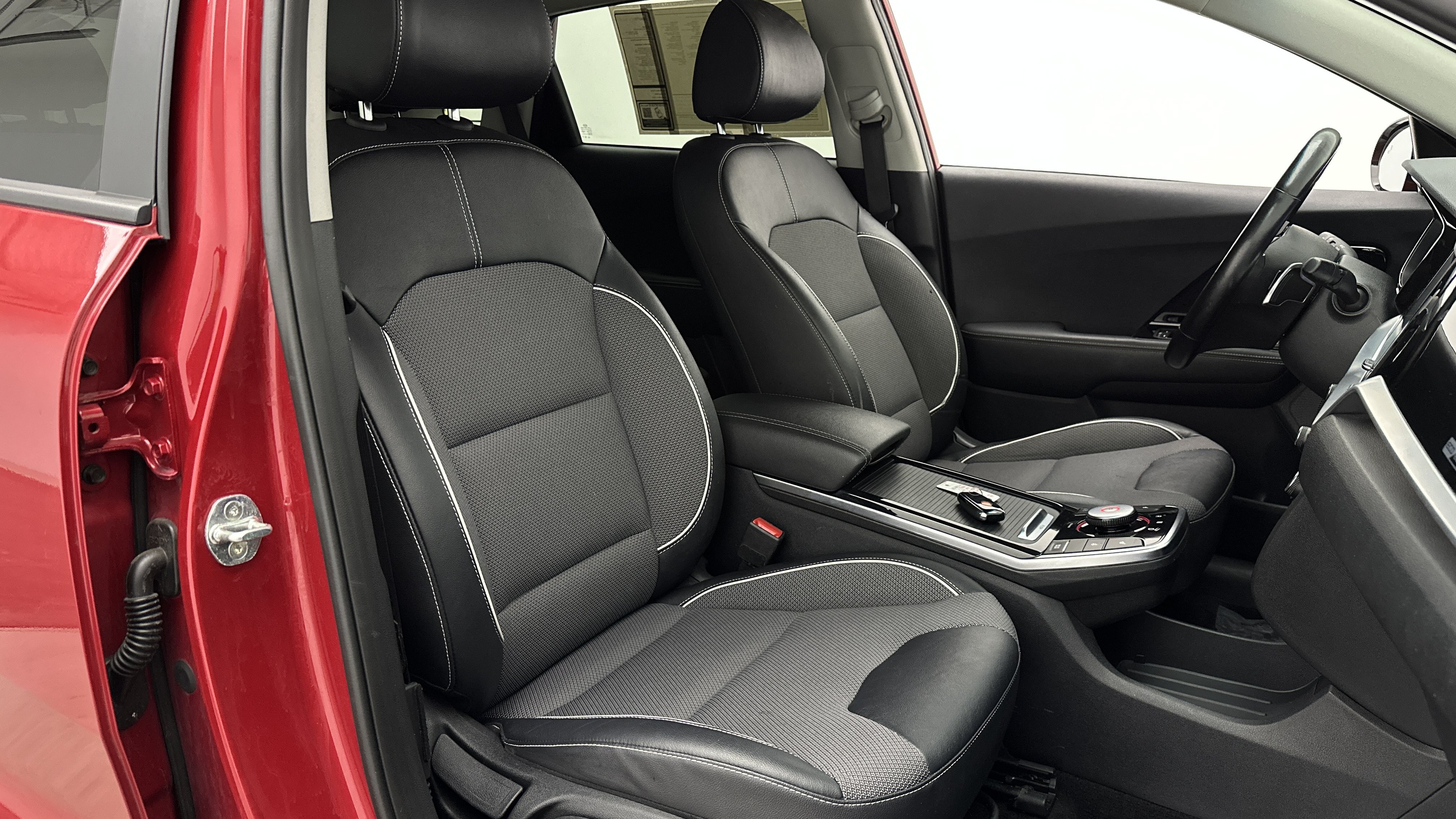 Used 2020 Kia Niro EX w/ Cold Weather Package FWD image 36