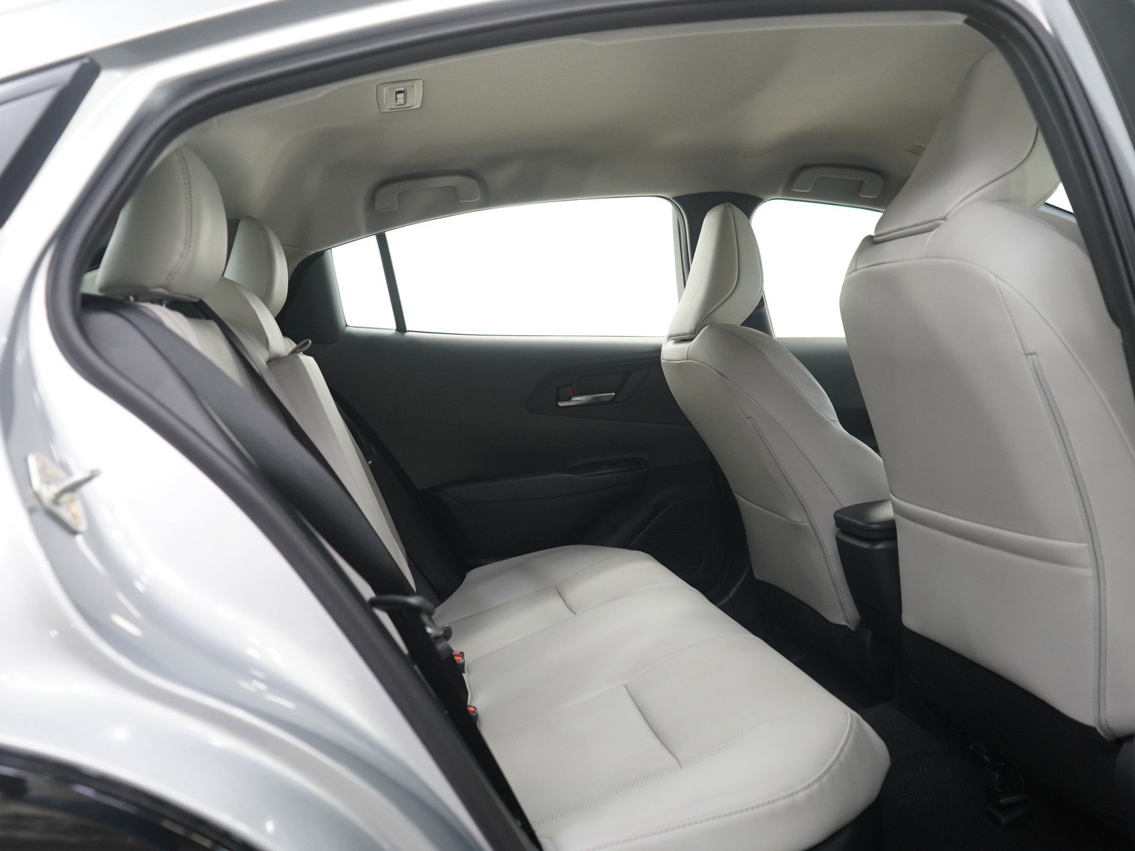 Used 2025 Toyota Prius XLE image 14