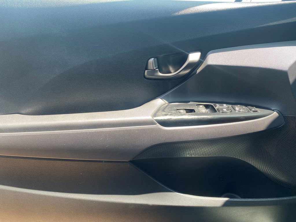 Used 2020 Hyundai Veloster 2.0 FWD image 31