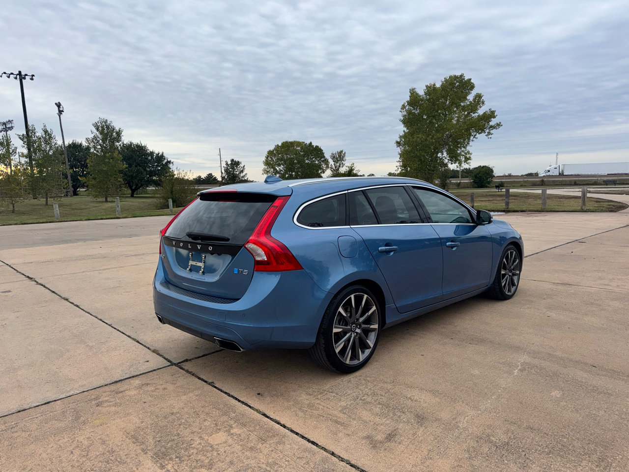 Used 2015 Volvo V60 T5 Platinum image 28