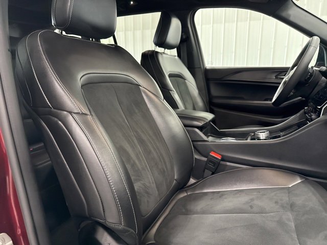 Used 2024 Jeep Grand Cherokee Altitude image 31