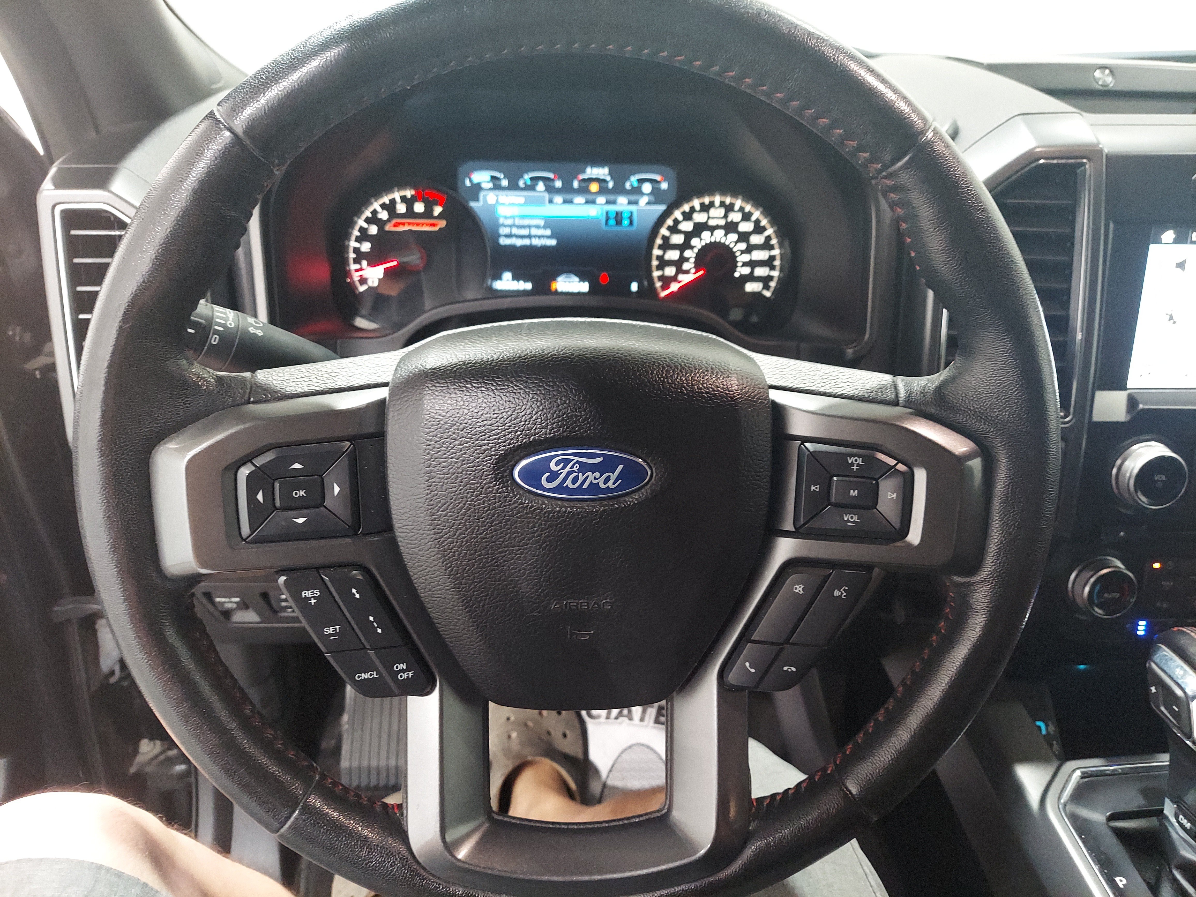 Used 2018 Ford F150 Lariat w/ Equipment Group 502A Luxury AWD/4WD image 8