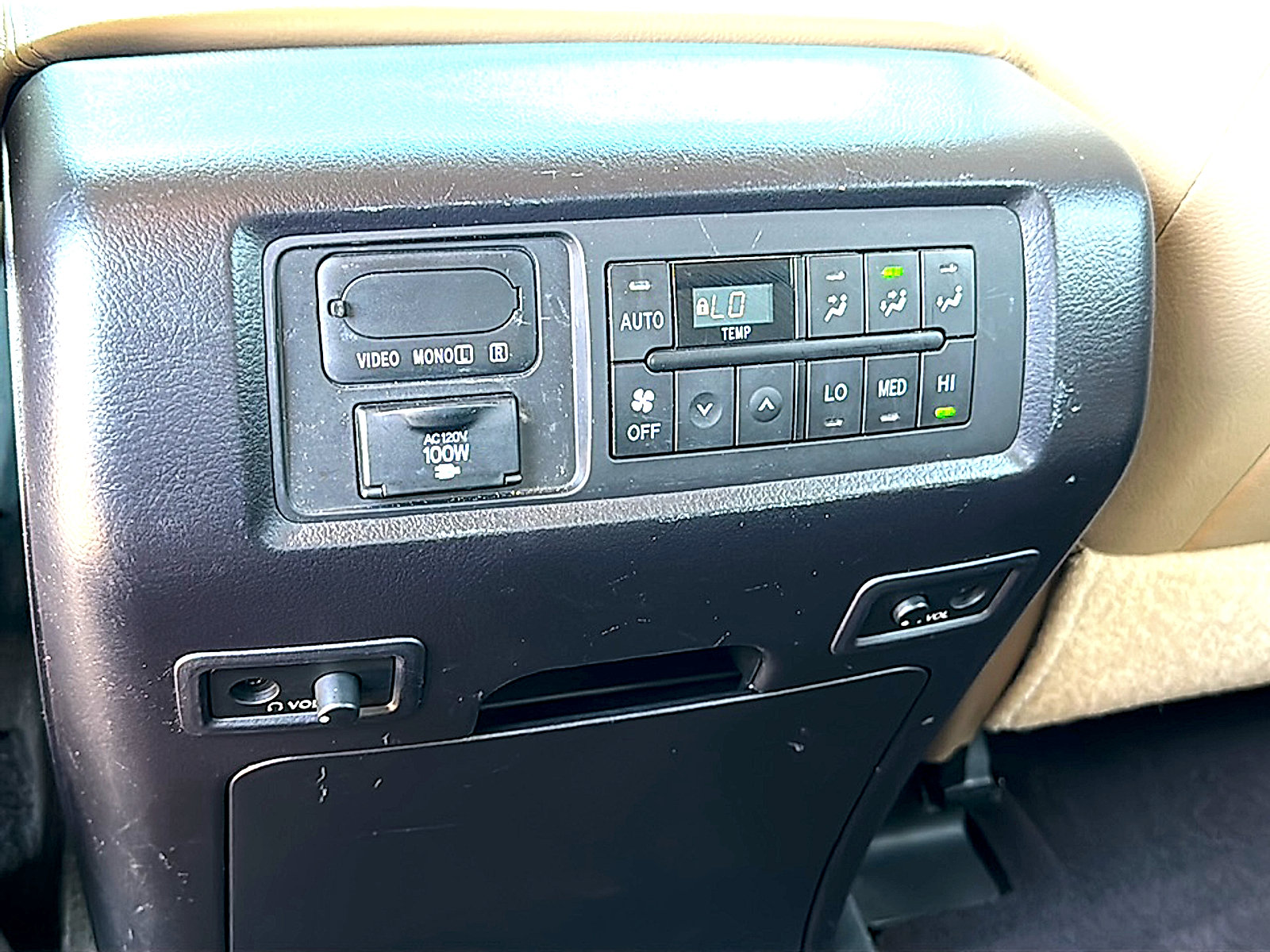 Used 2020 Toyota Sequoia Platinum RWD image 23
