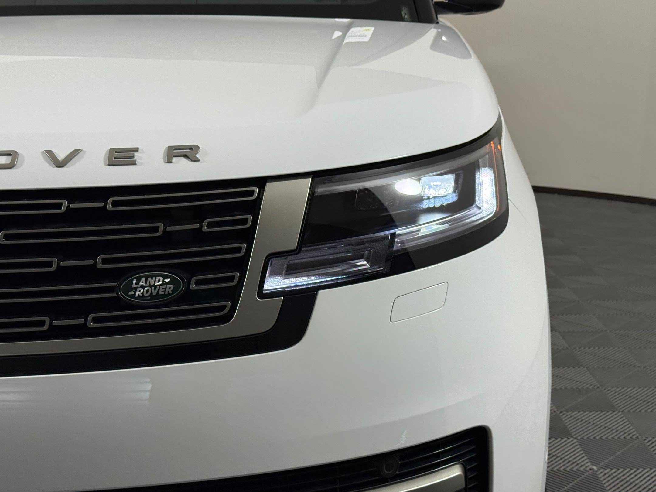 New 2026 Land Rover Range Rover Long Wheelbase SE AWD/4WD image 11
