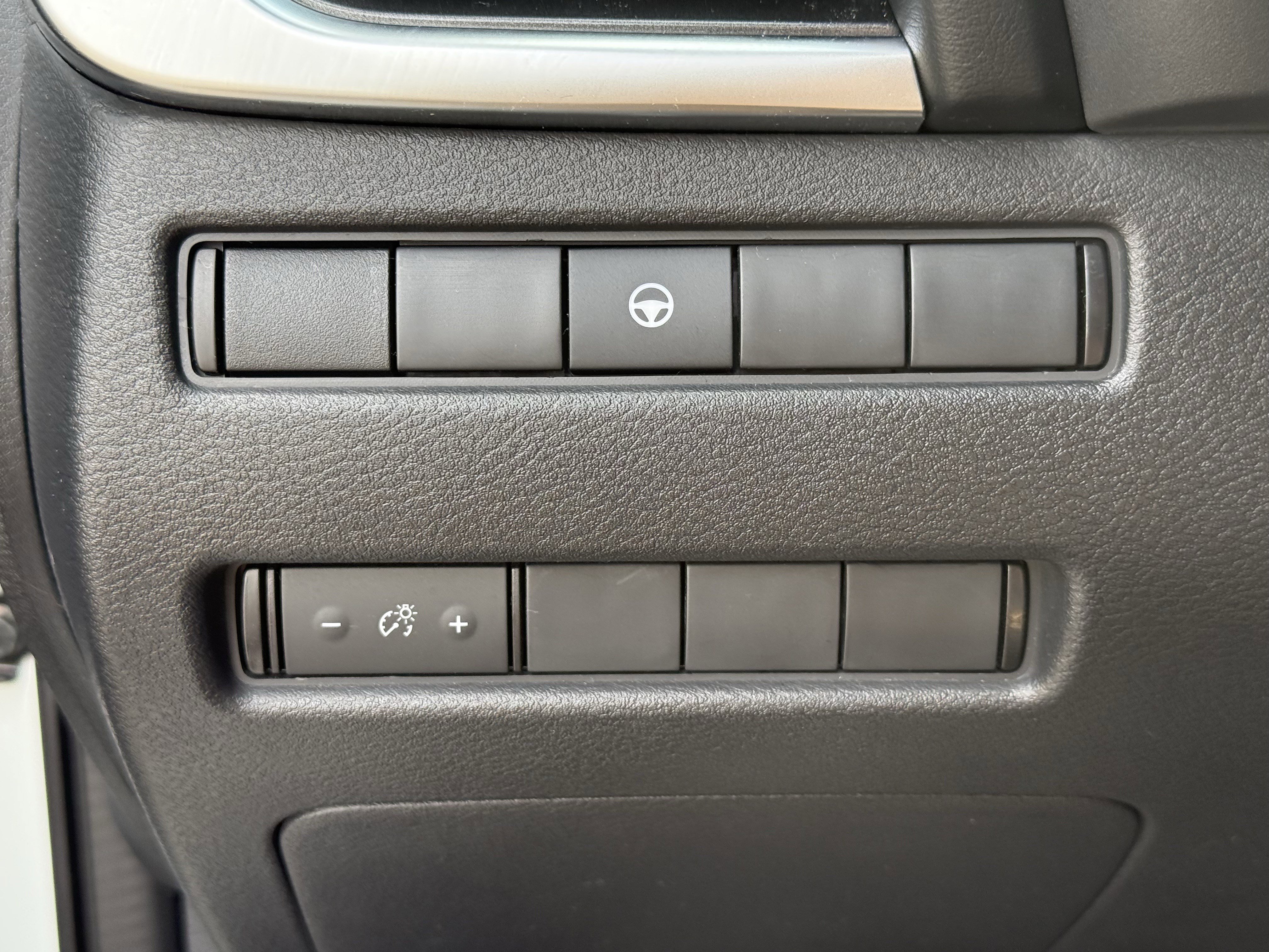 Used 2021 Nissan Rogue SV image 25