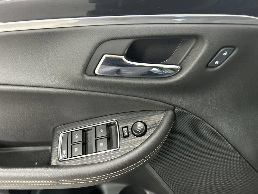 Used 2016 Chevrolet Impala LT w/ Convenience Package FWD image 11