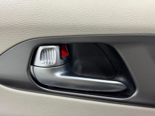 Used 2024 Chrysler Pacifica Limited FWD image 32