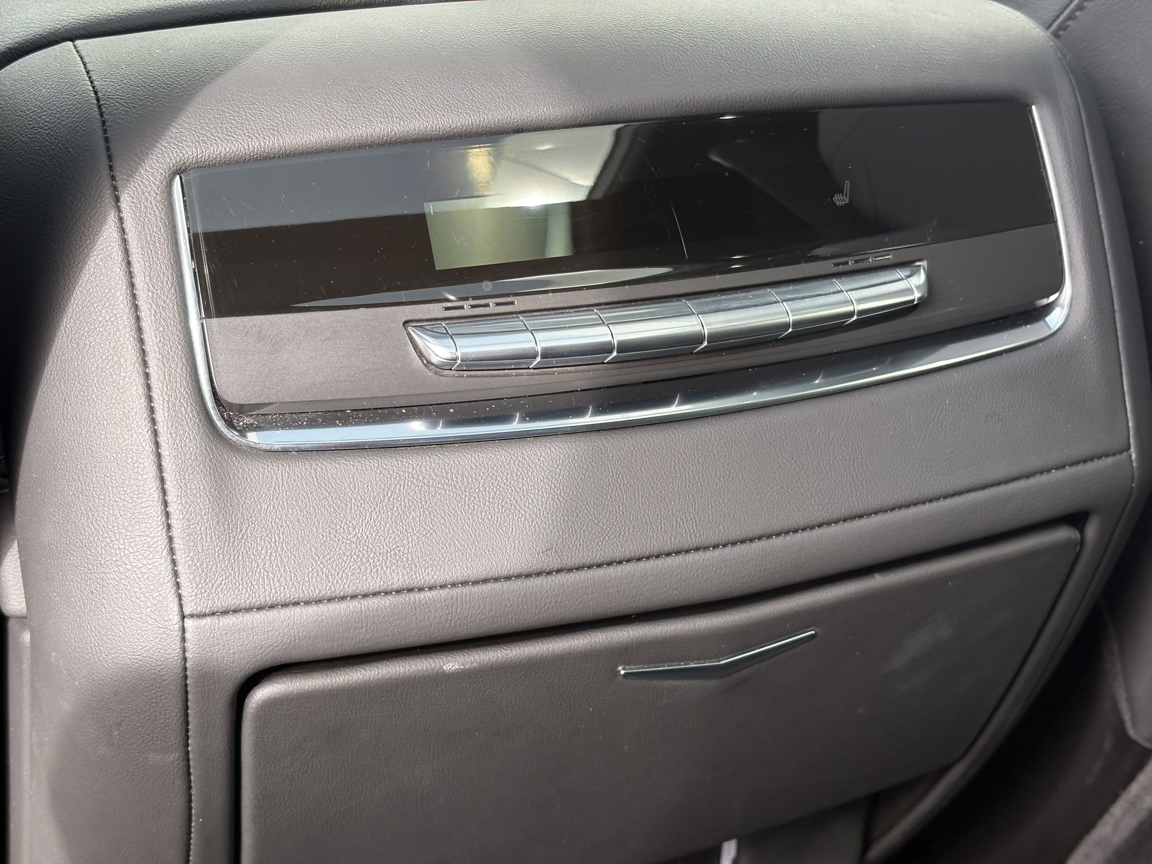 Used 2025 Cadillac Escalade Premium Luxury image 16