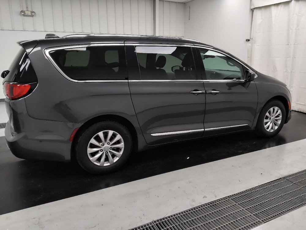 Used 2018 Chrysler Pacifica Touring-L Plus w/ Advanced Safetytec Group FWD image 10
