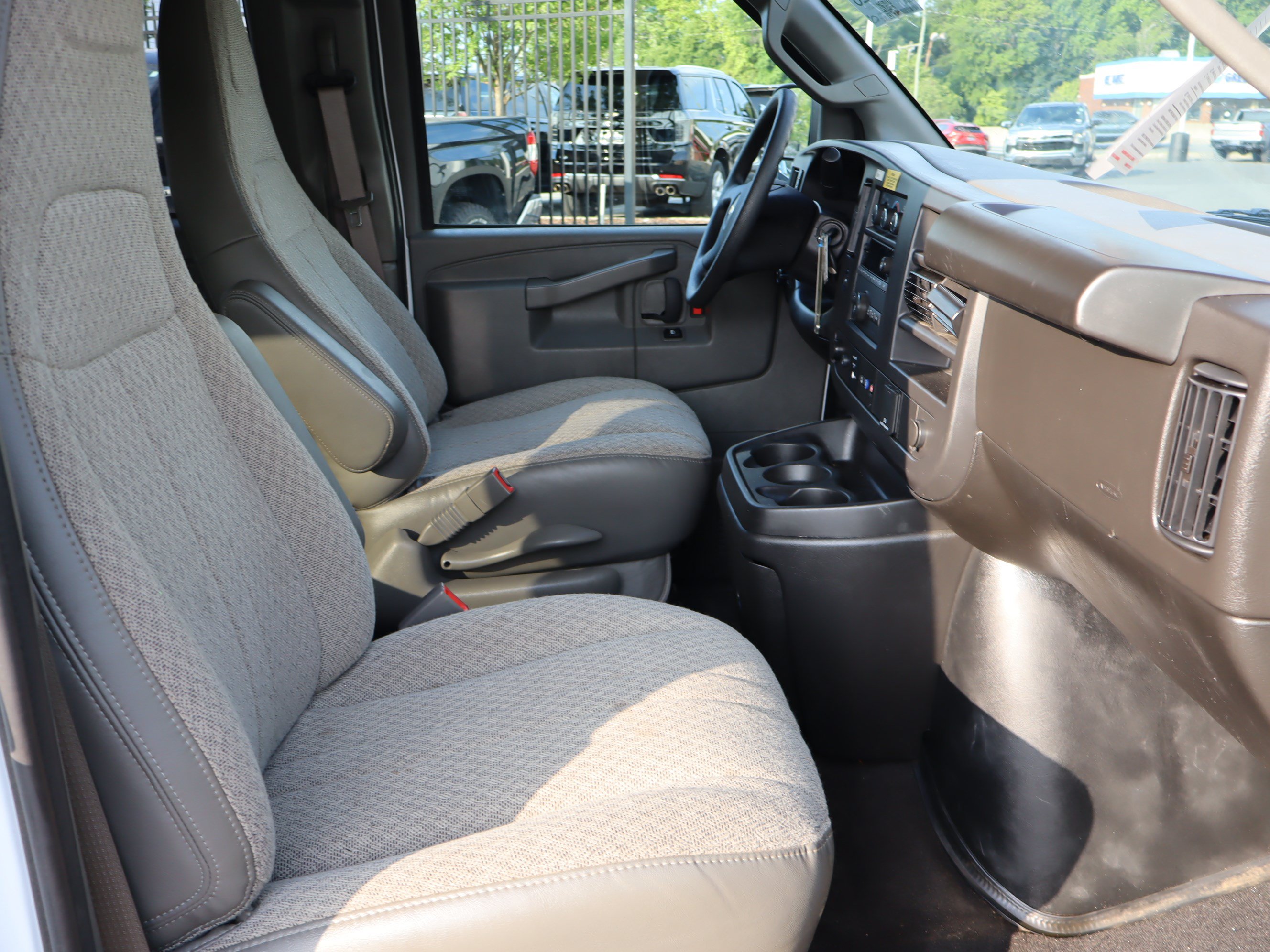 Used 2025 Chevrolet Express 3500 LS RWD image 29
