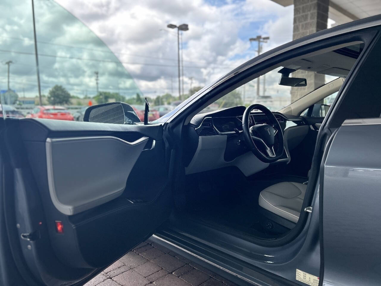 Used 2014 Tesla Model S 85 RWD image 33