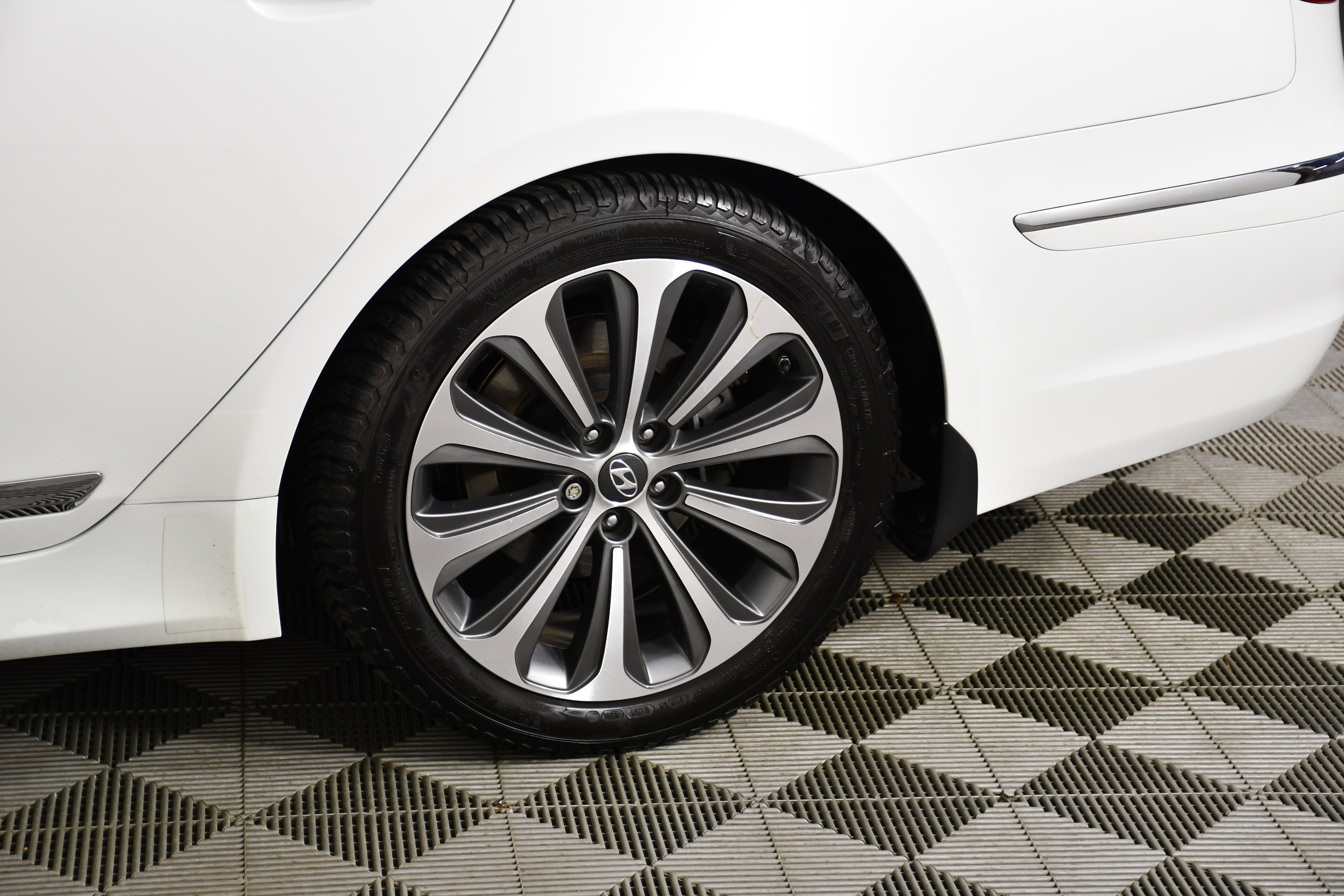 Used 2013 Hyundai Genesis 5.0 R-Spec RWD image 52