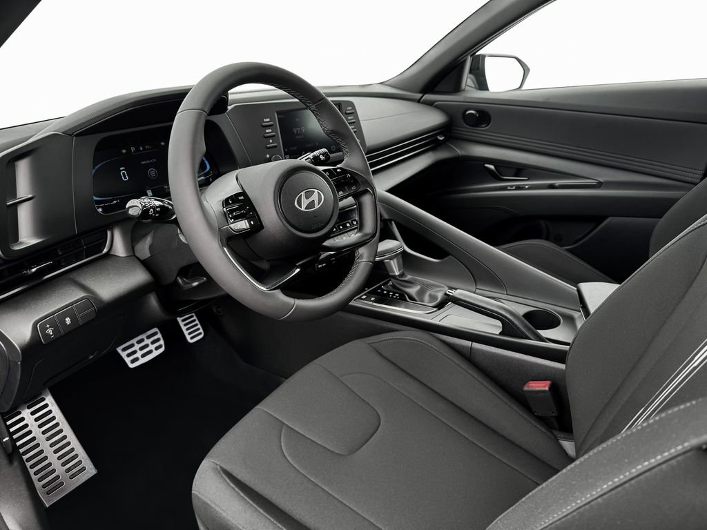 Used 2025 Hyundai Elantra Sport image 22