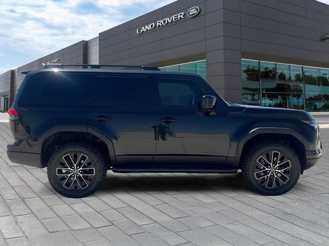 Used 2025 Lexus GX 550 w/ Accessory Package (CT) image 6