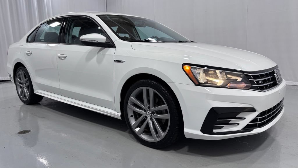 Used 2018 Volkswagen Passat 2.0T R-Line FWD image 4