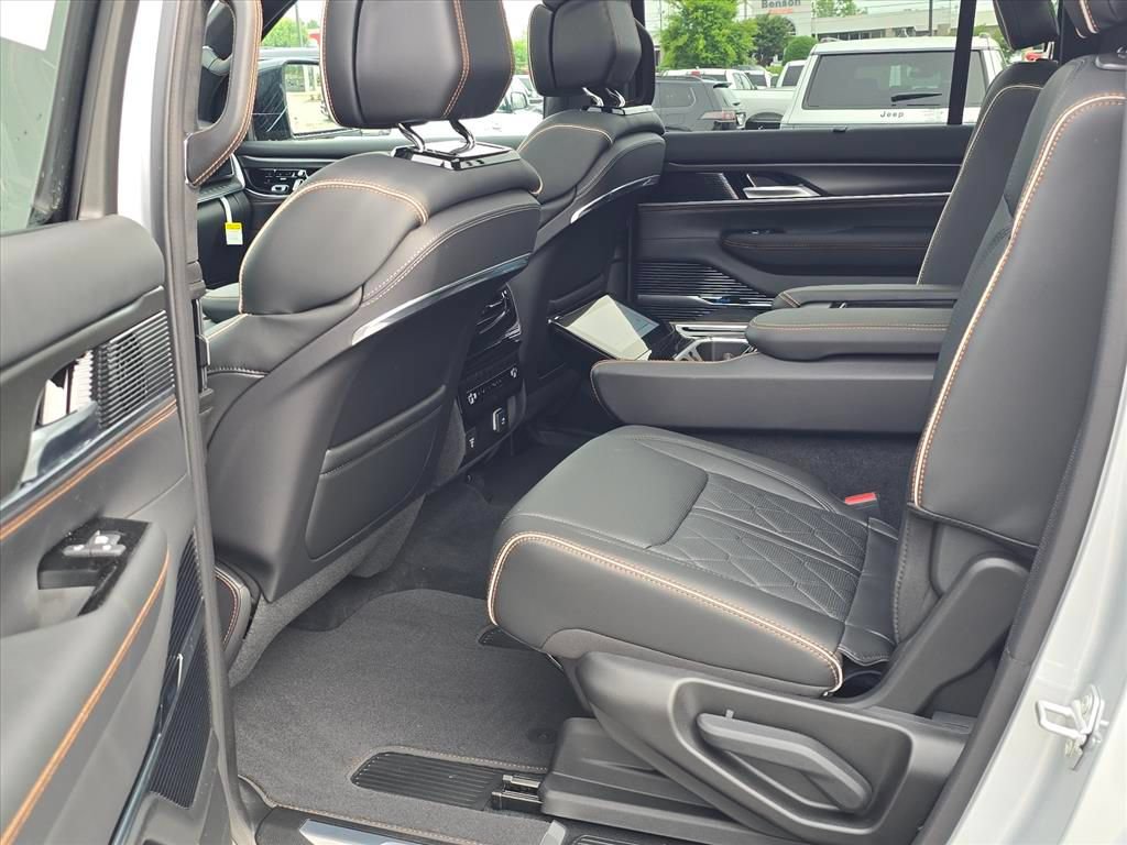 New 2026 Jeep Grand Wagoneer Summit AWD/4WD image 5