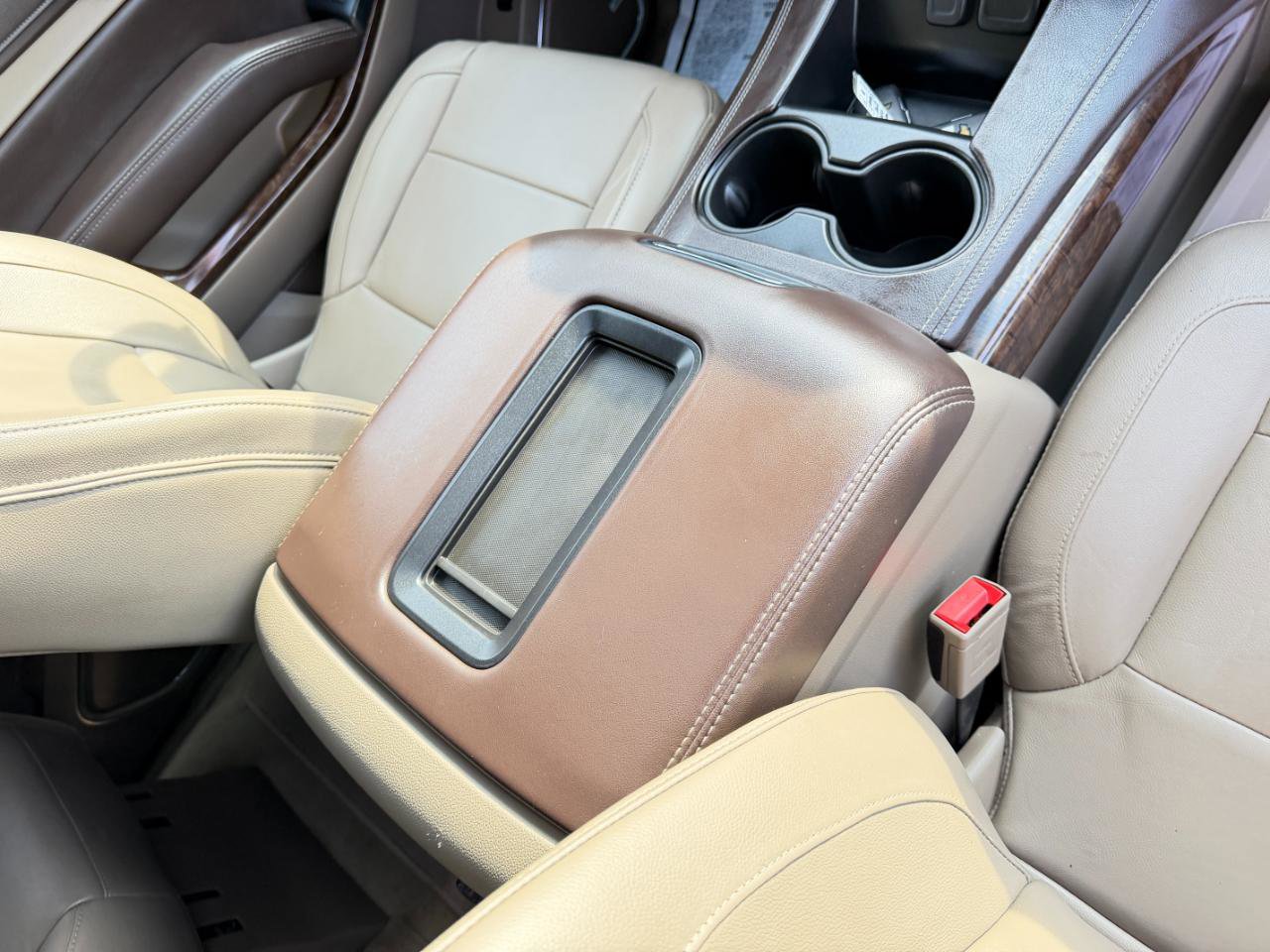 Used 2018 Chevrolet Suburban LT image 60