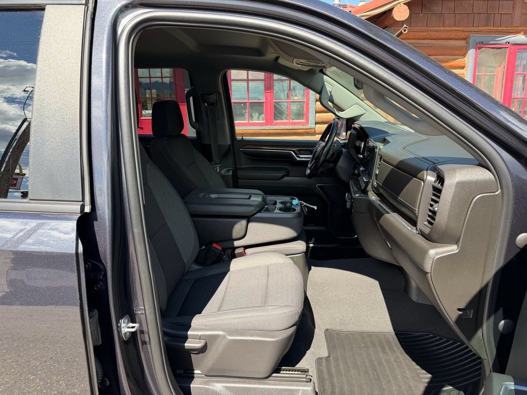 Used 2023 Chevrolet Silverado 1500 LT AWD/4WD image 30
