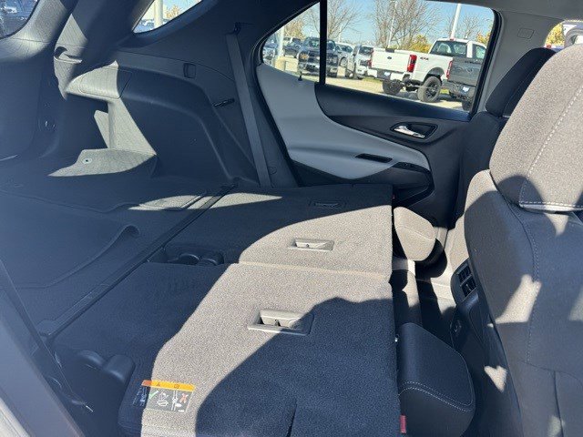 Used 2023 Chevrolet Equinox LT w/ Driver Convenience Package image 32