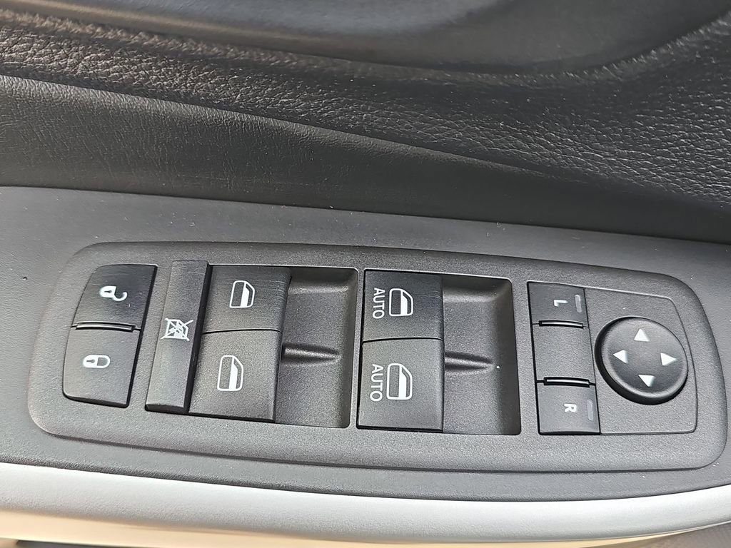 Certified 2022 Jeep Cherokee Latitude w/ Sun & Sound Group AWD/4WD image 26