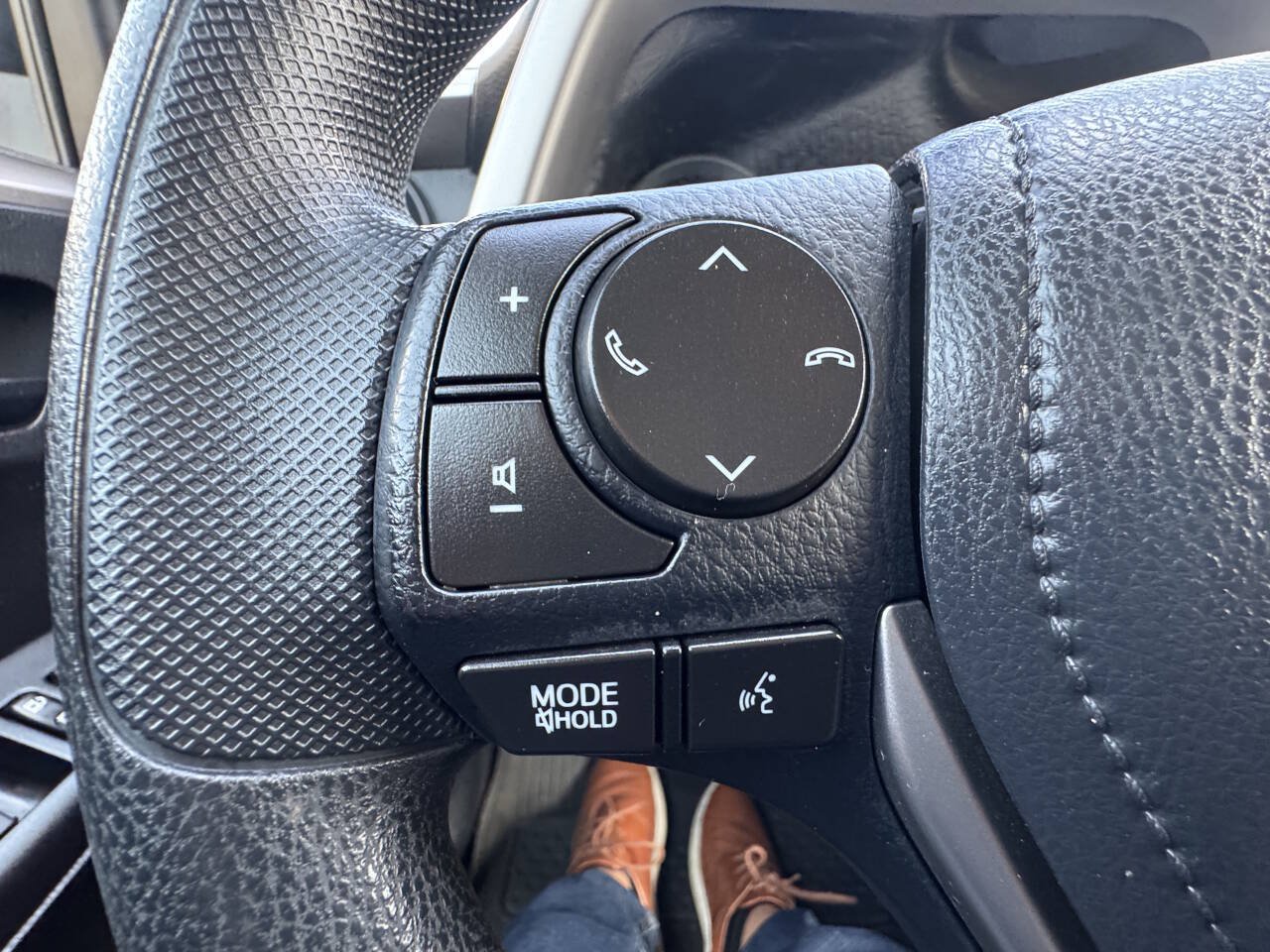 Used 2018 Toyota RAV4 LE w/ All Weather Liner Package AWD/4WD image 46