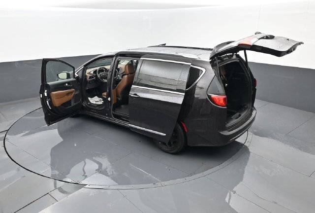Used 2018 Chrysler Pacifica Limited FWD image 33