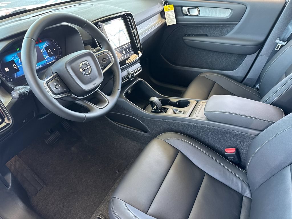 New 2026 Volvo XC40 B5 Core w/ Climate Package AWD/4WD image 9