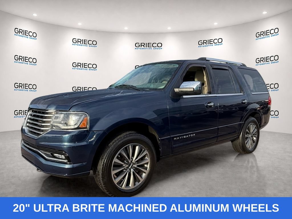 Used 2017 Lincoln Navigator Select RWD image 3