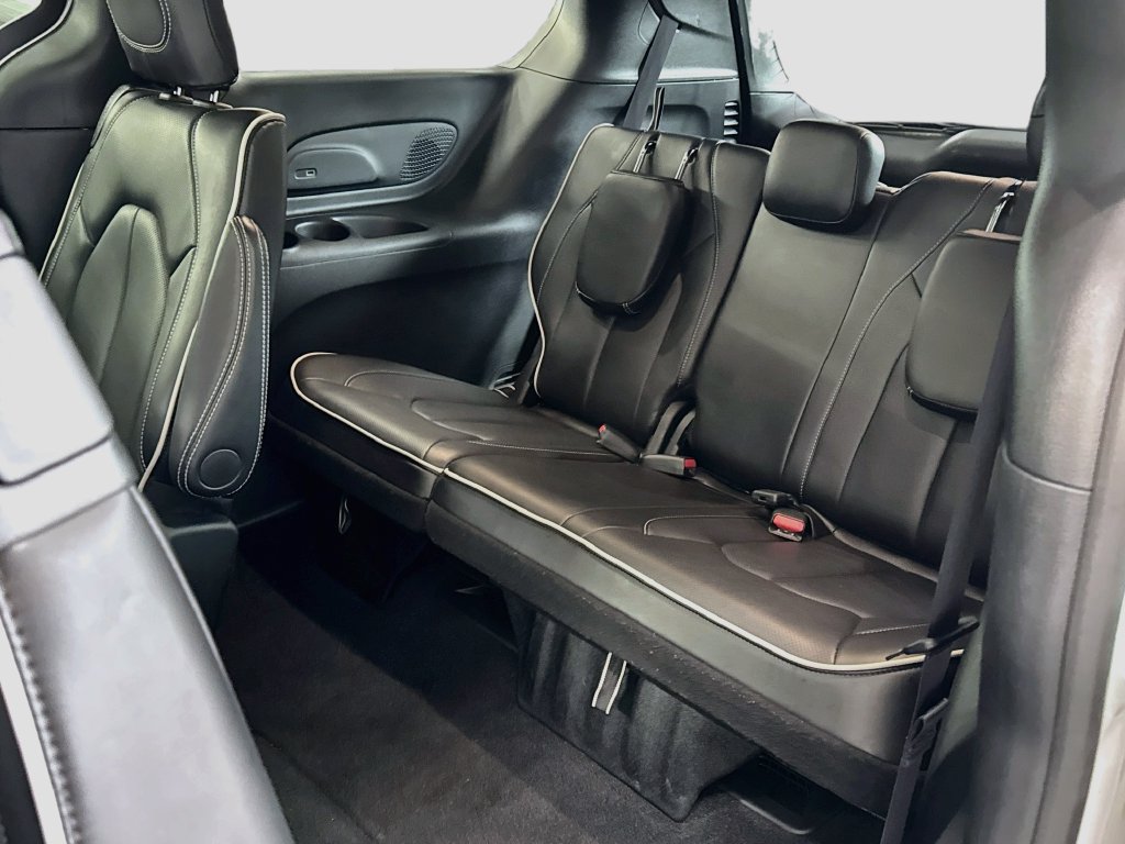 Used 2026 Chrysler Pacifica Limited FWD image 29