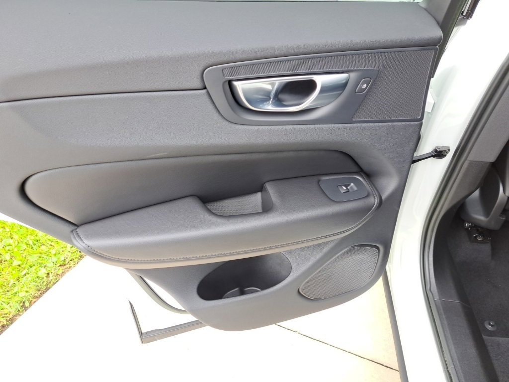 Used 2023 Volvo XC60 B5 Core w/ Protection Package Premier image 11