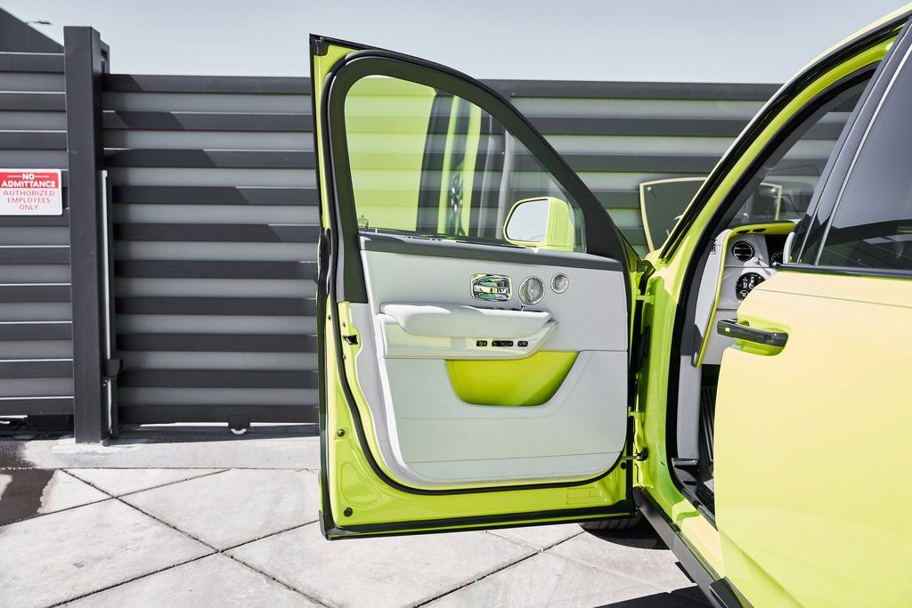 Used 2024 Rolls-Royce Cullinan image 39