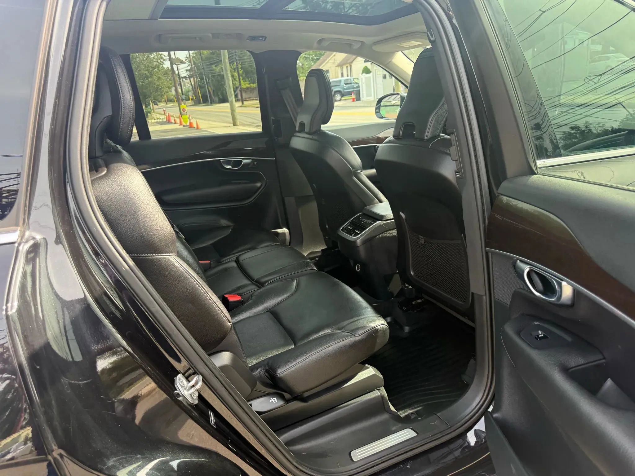 Used 2019 Volvo XC90 T6 Momentum w/ Protection Package Premier image 28