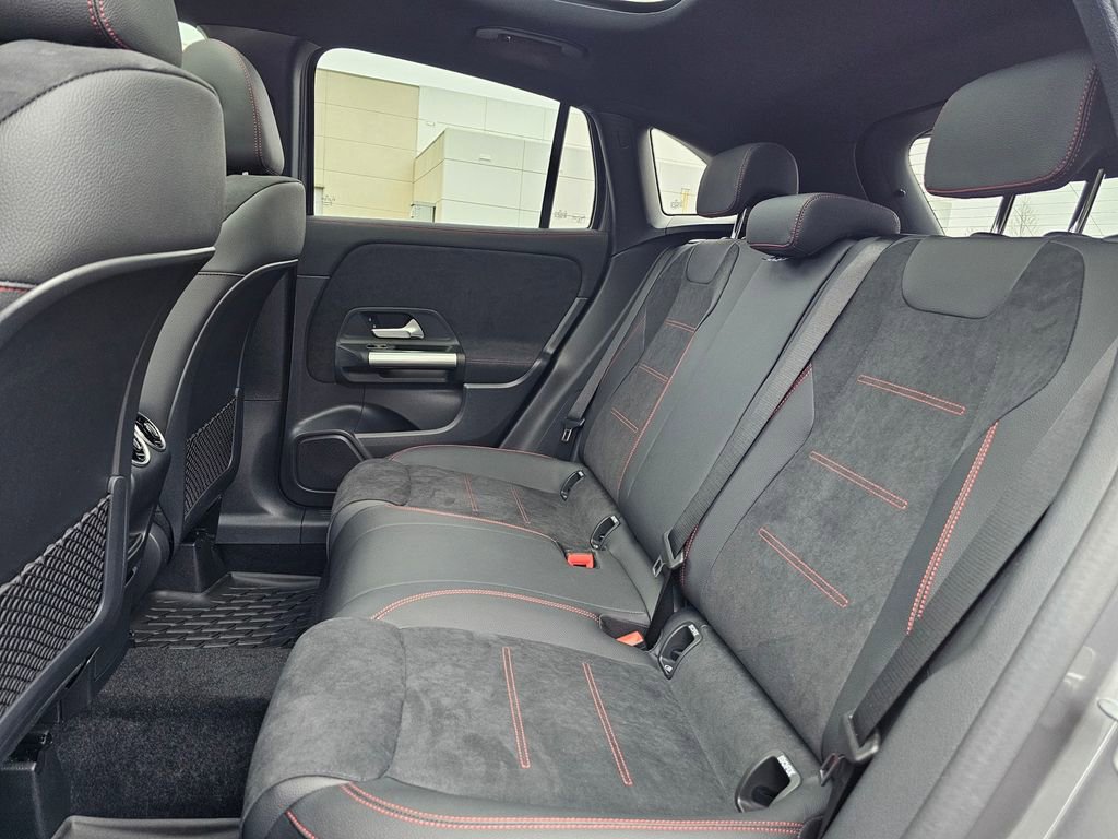 Used 2025 Mercedes-Benz GLA 250 image 17