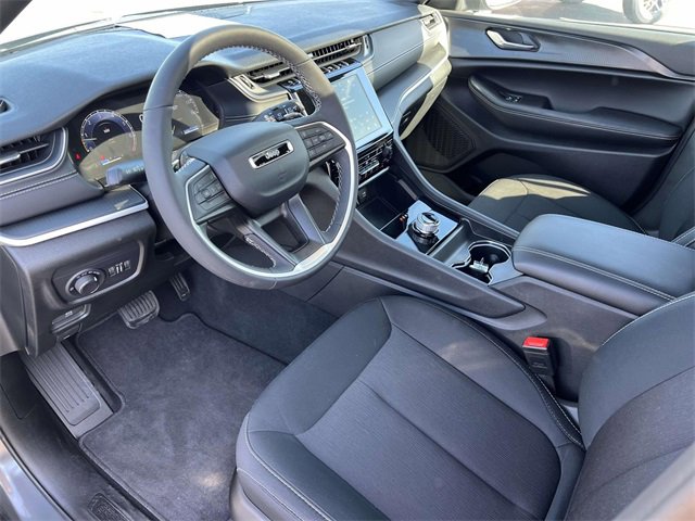 Certified 2025 Jeep Grand Cherokee Laredo X w/ Luxury Tech Group I image 29