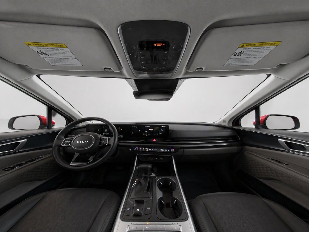 Certified 2025 Kia Carnival FWD image 29