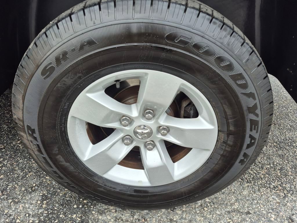 Used 2017 RAM 1500 Classic SLT image 9