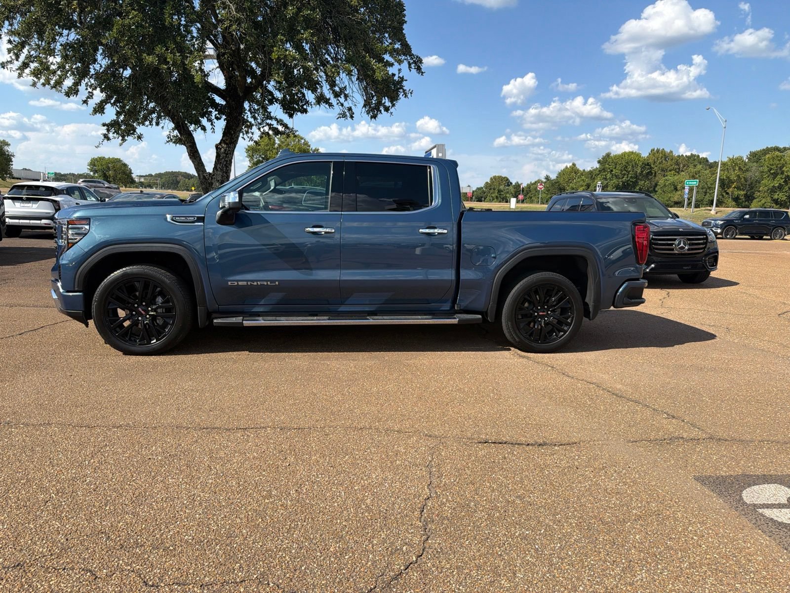 Used 2024 GMC Sierra 1500 Denali w/ Technology Package AWD/4WD image 6