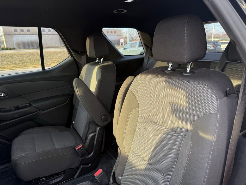 Used 2023 Chevrolet Traverse LT w/ Rear Camera Mirror Package image 15