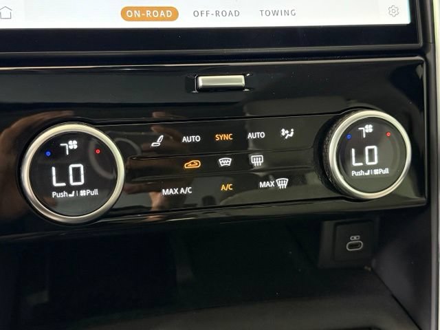 Used 2025 Land Rover Discovery Dynamic SE AWD/4WD image 37