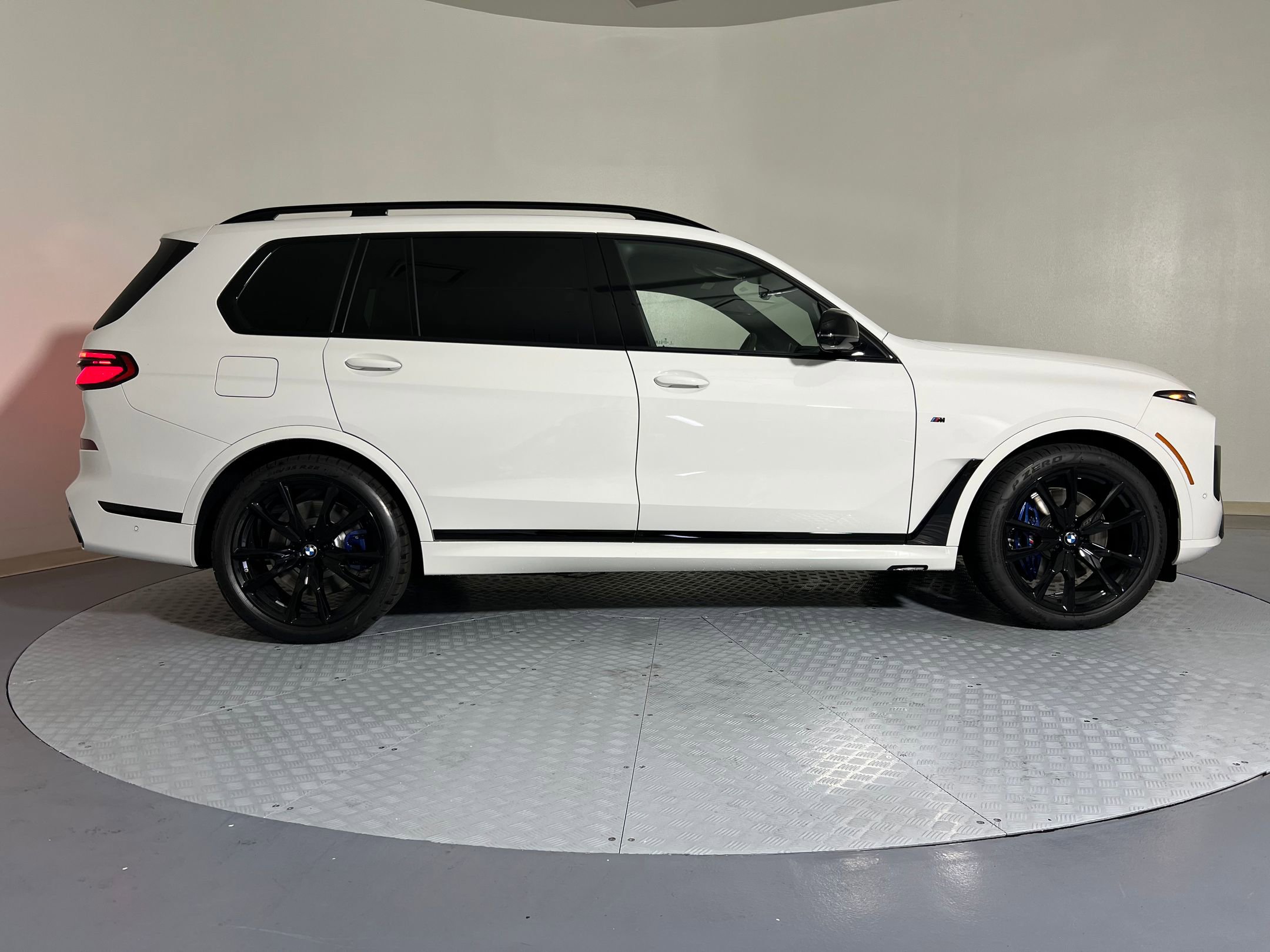 New 2026 BMW X7 M60i image 8