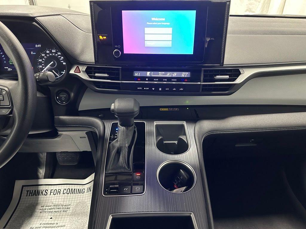 Used 2025 Toyota Sienna LE image 26